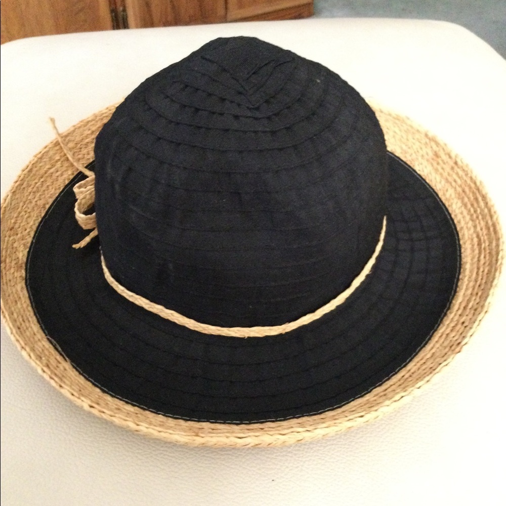 Woolrich packable black hat.